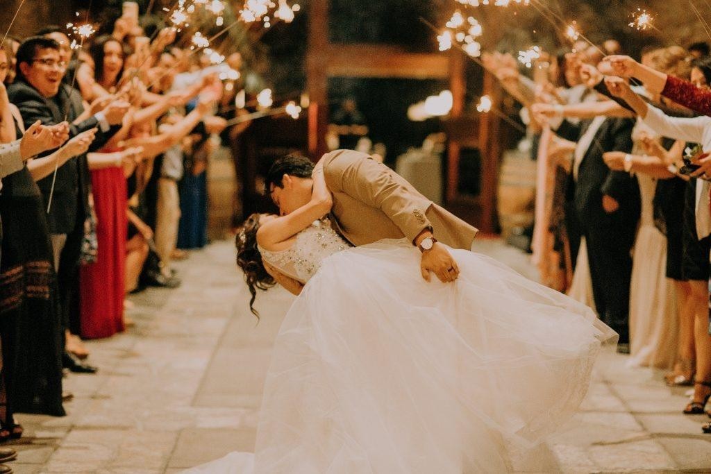 Fajerwerki na weselu – jakie wybrać?